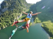 开云棋牌游戏-湖人内线风暴碾压勇士，恩比德关键先生本色改写西决剧本