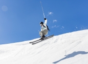 开云棋牌官方-布克关键战不手软，太阳公牛力克掘金展韧性