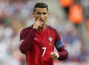 开云棋牌官方-鹰击长空，霍勒迪的个人英雄主义与密尔沃基的战术困境